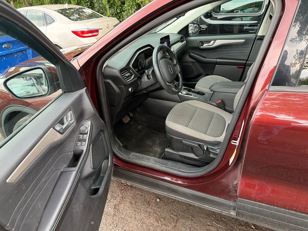 2021 Ford Escape SE in Pointe-Aux-Trembles, Quebec - 4 - w1024h768px
