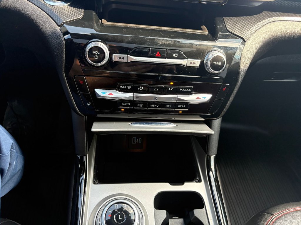 2022 Ford Explorer ST-Line in Pointe-Aux-Trembles, Quebec - 22 - w1024h768px