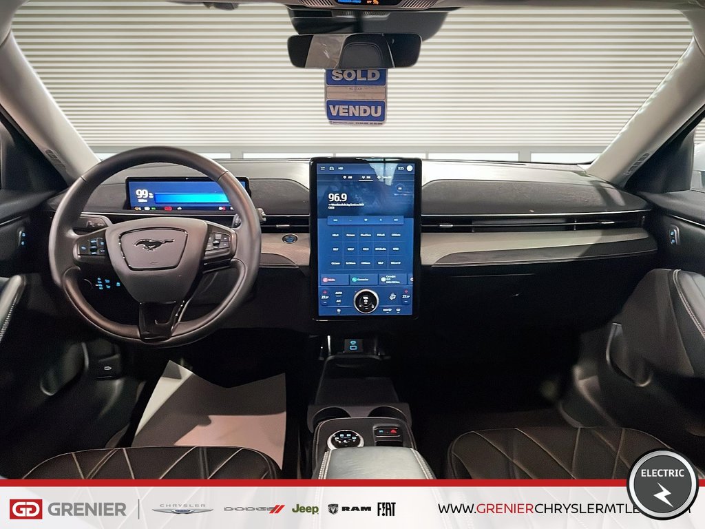 2022 Ford Mustang Mach-E SELECT + AWD + CUIR + CARPLAY in Pointe-Aux-Trembles, Quebec - 8 - w1024h768px