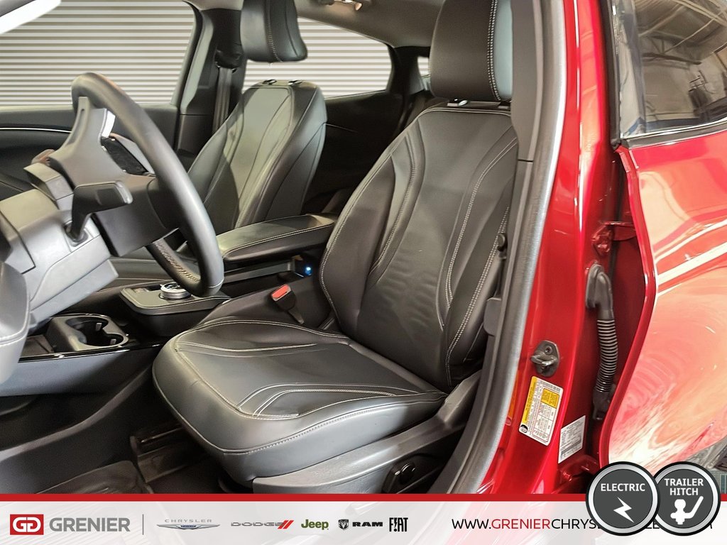 2024 Ford Mustang Mach-E PREMIUM + AWD + TOIT PANO + CUIR + GPS in Pointe-Aux-Trembles, Quebec - 6 - w1024h768px