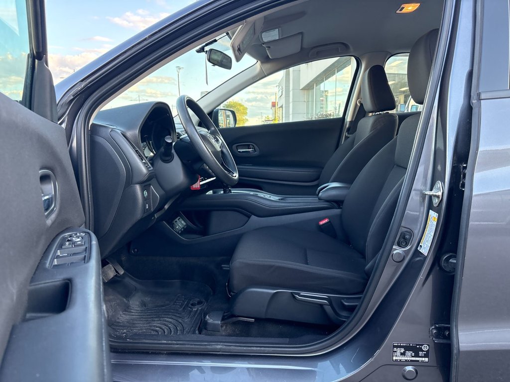 2018 Honda HR-V LX in Pointe-Aux-Trembles, Quebec - 18 - w1024h768px