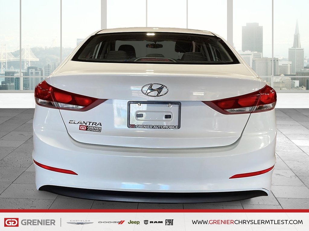 Hyundai Elantra LE + AUTOMATIQUE 2017 à Pointe-Aux-Trembles, Québec - 3 - w1024h768px