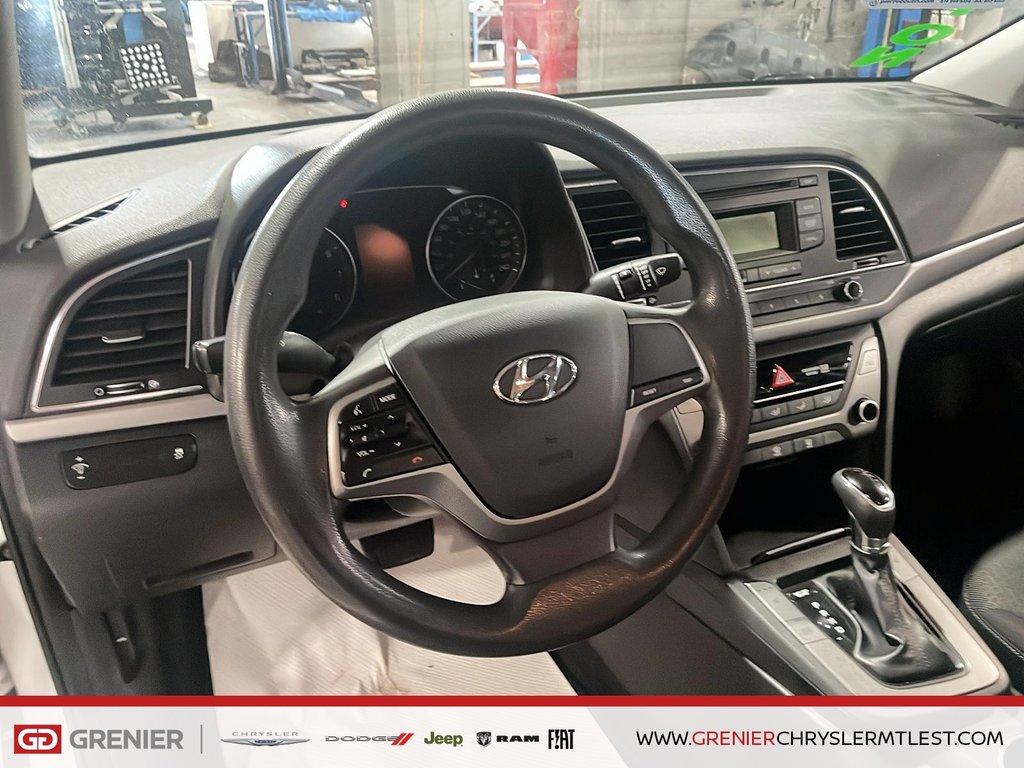 2017 Hyundai Elantra LE + AUTOMATIQUE in Pointe-Aux-Trembles, Quebec - 8 - w1024h768px