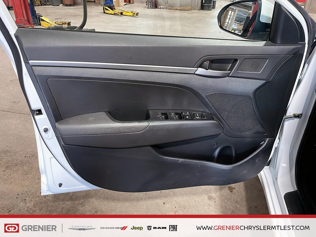 Hyundai Elantra LE + AUTOMATIQUE 2017 à Pointe-Aux-Trembles, Québec - 9 - w1024h768px