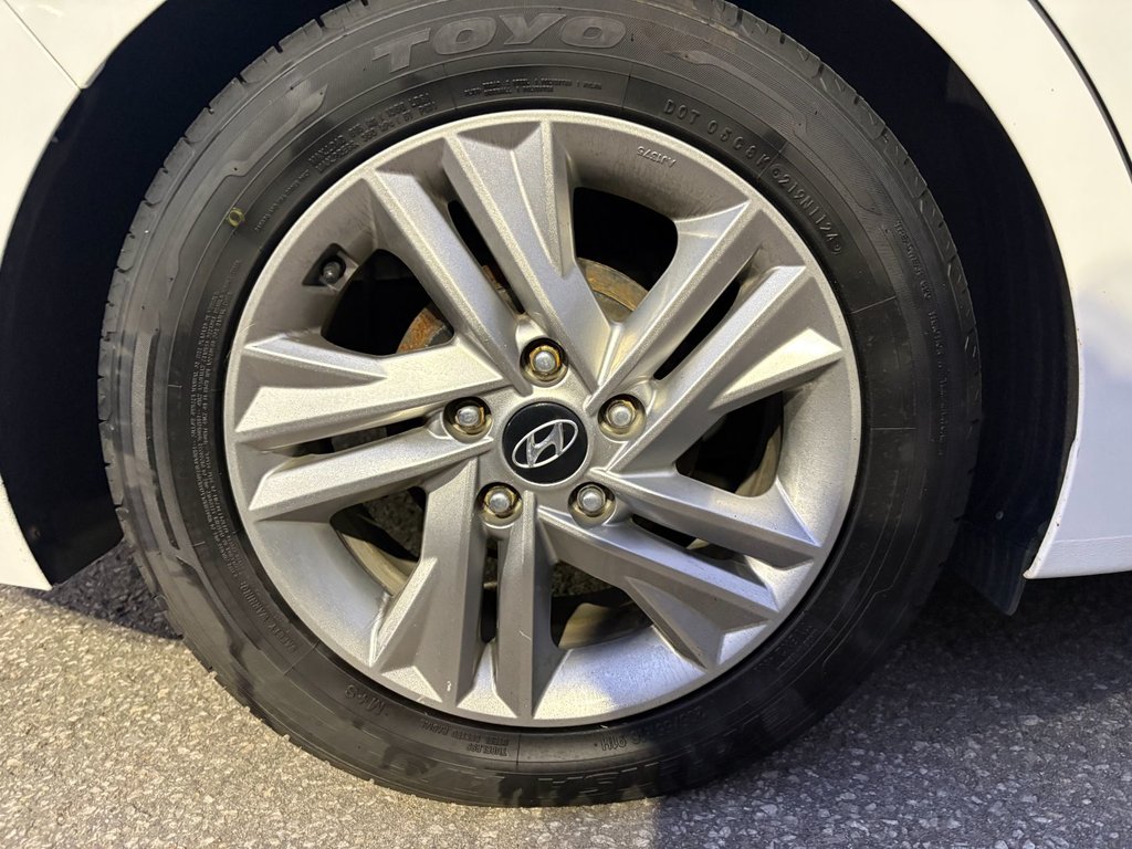 2019 Hyundai Elantra PREFFERED+TOIT in Pointe-Aux-Trembles, Quebec - 8 - w1024h768px