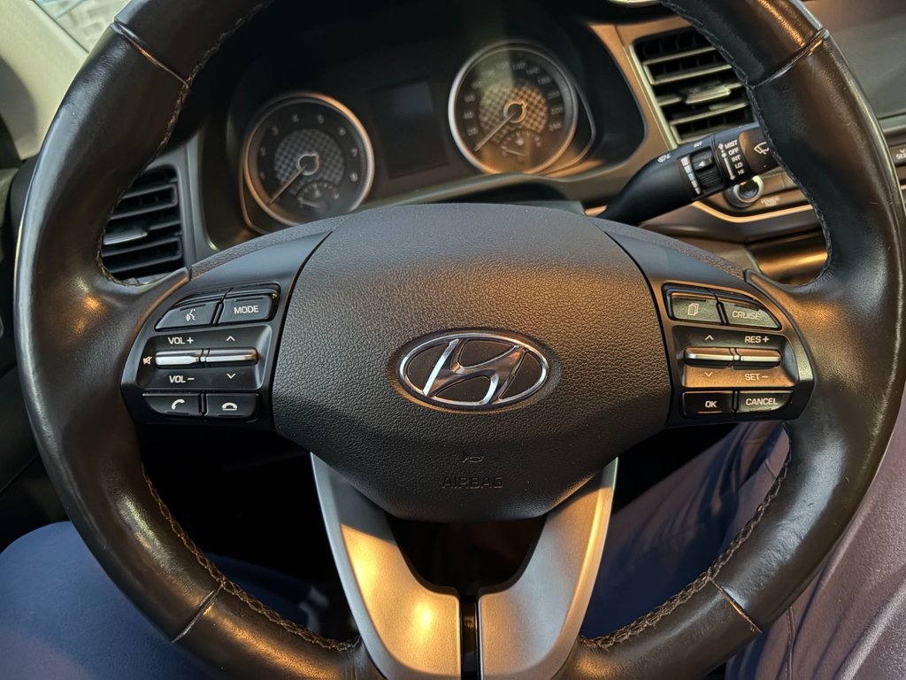 2019 Hyundai Elantra PREFFERED+TOIT in Pointe-Aux-Trembles, Quebec - 11 - w1024h768px