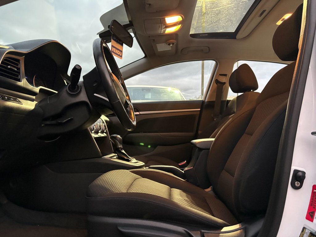 2019 Hyundai Elantra PREFFERED+TOIT in Pointe-Aux-Trembles, Quebec - 9 - w1024h768px