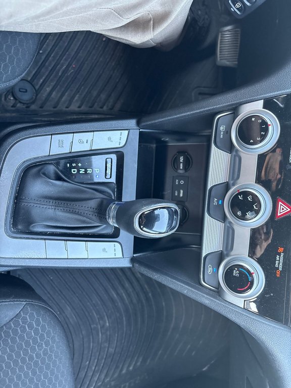2020 Hyundai Elantra Preferred in Pointe-Aux-Trembles, Quebec - 22 - w1024h768px