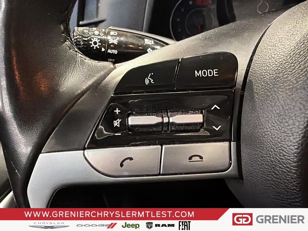 Hyundai Elantra PREFERRED + SIEGES ET VOLANT CHAUFFANTS + CARPLAY 2023 à Pointe-Aux-Trembles, Québec - 12 - w1024h768px
