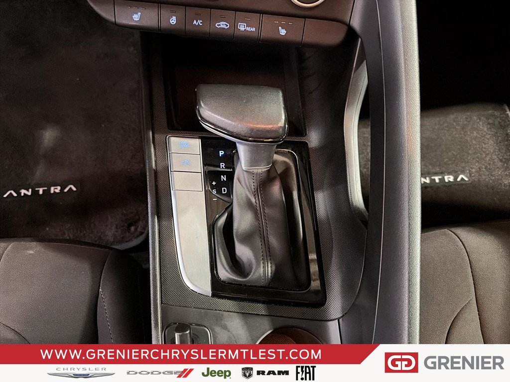 Hyundai Elantra PREFERRED + SIEGES ET VOLANT CHAUFFANTS + CARPLAY 2023 à Pointe-Aux-Trembles, Québec - 15 - w1024h768px