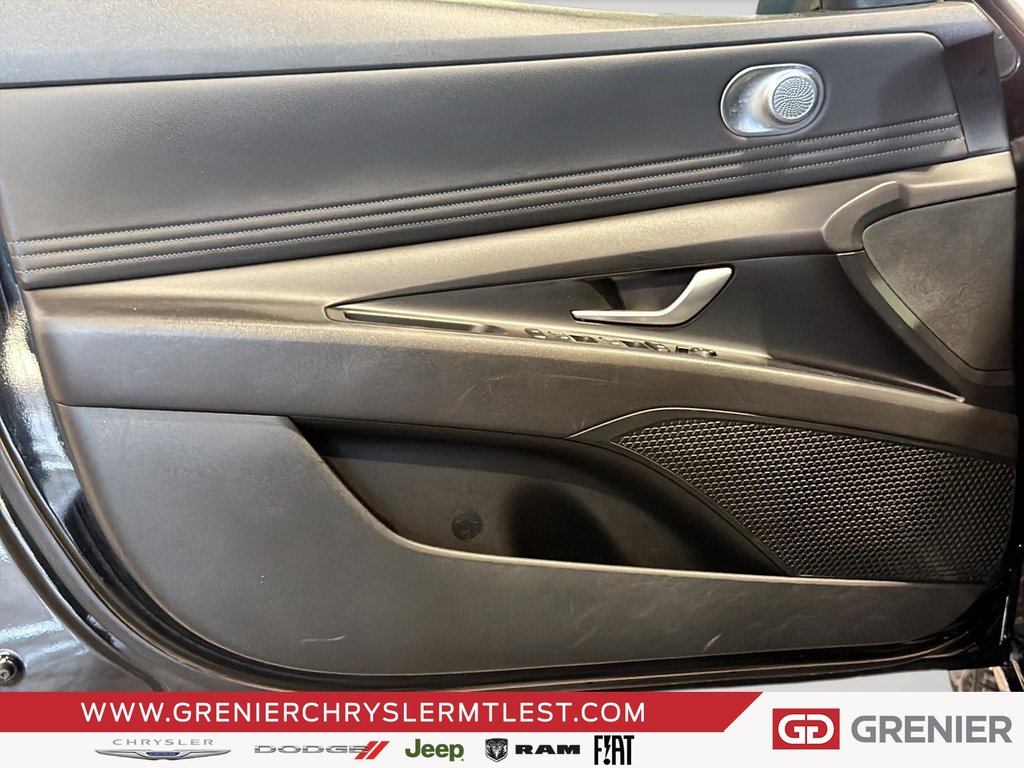Hyundai Elantra PREFERRED + SIEGES ET VOLANT CHAUFFANTS + CARPLAY 2023 à Pointe-Aux-Trembles, Québec - 9 - w1024h768px