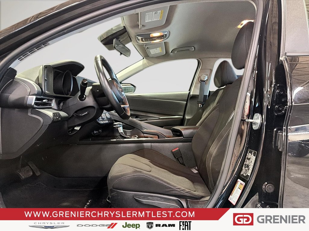 Hyundai Elantra PREFERRED + SIEGES ET VOLANT CHAUFFANTS + CARPLAY 2023 à Pointe-Aux-Trembles, Québec - 7 - w1024h768px