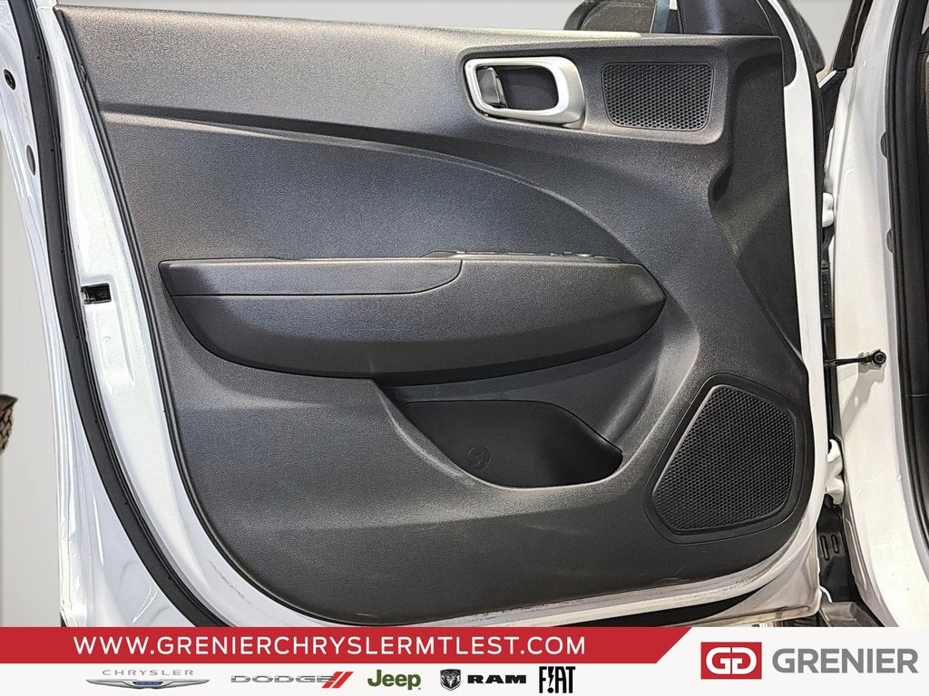 2024 Hyundai Venue PREFERRED + T/A + DEMARREUR + CARPLAY in Pointe-Aux-Trembles, Quebec - 8 - w1024h768px