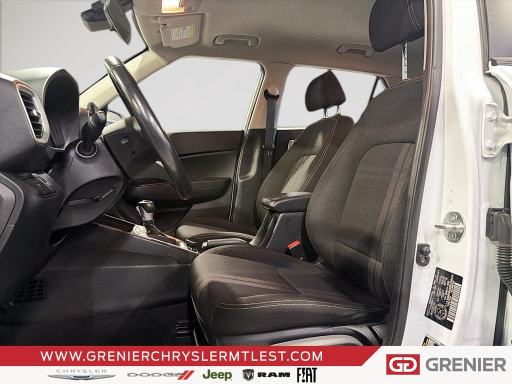 2024 Hyundai Venue PREFERRED + T/A + DEMARREUR + CARPLAY in Pointe-Aux-Trembles, Quebec - 6 - w1024h768px