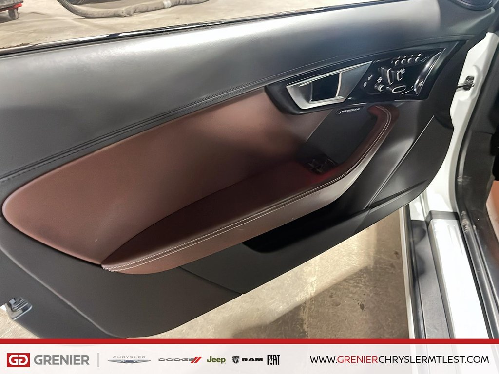 Jaguar F-TYPE V6 S + RWD + CUIR + TOIT OUVRANT 2015 à Pointe-Aux-Trembles, Québec - 11 - w1024h768px