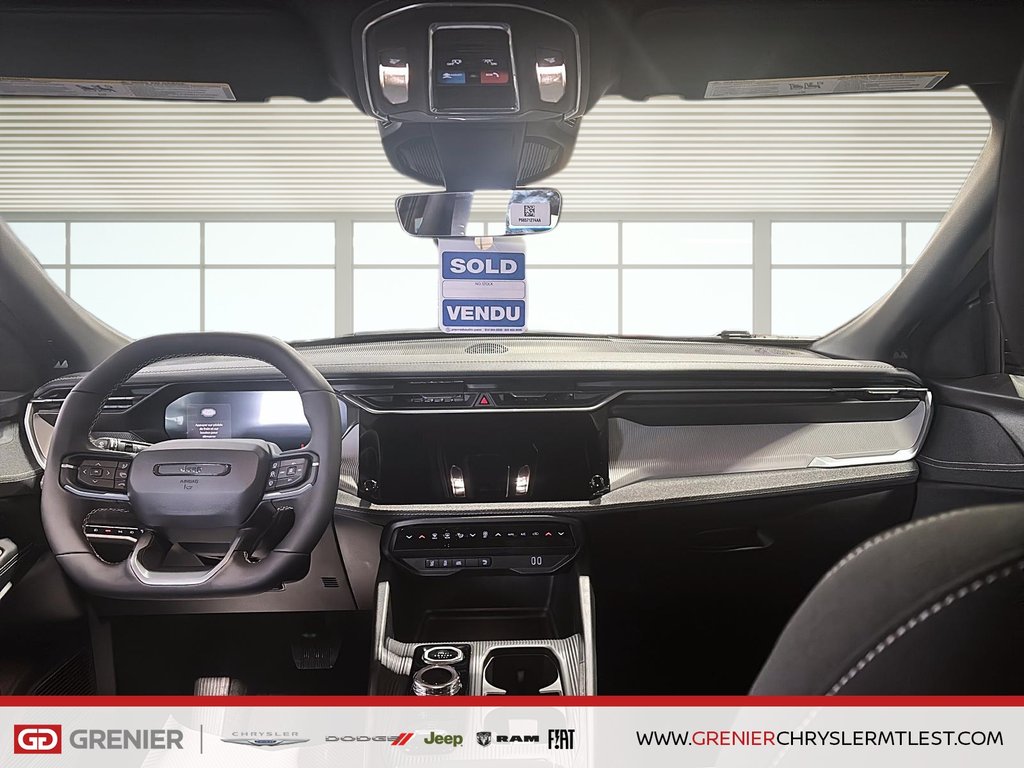 Jeep Cherokee LAREDO 2026 à Pointe-Aux-Trembles, Québec - 8 - w1024h768px