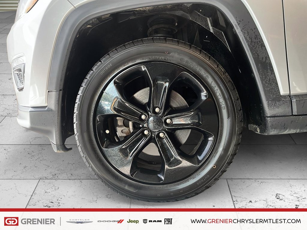 Jeep Compass NORTH + 4X4 + BLACK ROOF + ENSEMBLE NAVIGATION 2018 à Pointe-Aux-Trembles, Québec - 6 - w1024h768px