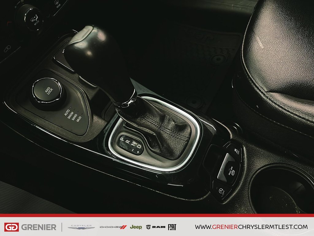 Jeep Compass NORTH + 4X4 + BLACK ROOF + ENSEMBLE NAVIGATION 2018 à Pointe-Aux-Trembles, Québec - 13 - w1024h768px