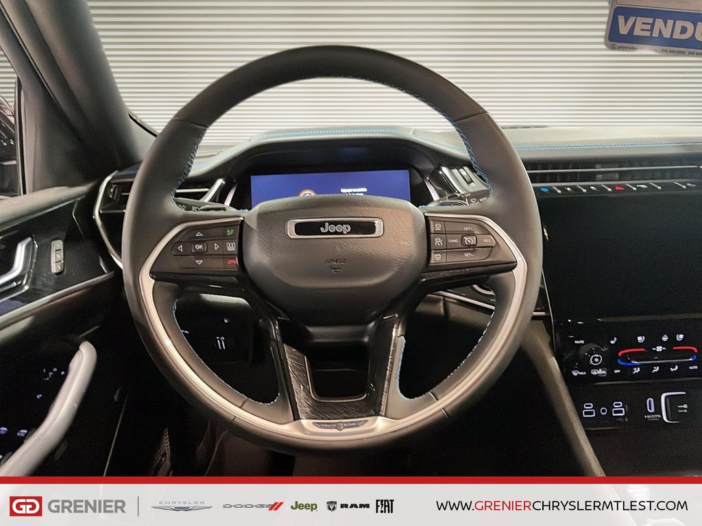 2022 Jeep Grand Cherokee 4XE TRAILHAWK + PHEV + 4X4 + TOIT OUVRANT PANO in Pointe-Aux-Trembles, Quebec - 10 - w1024h768px