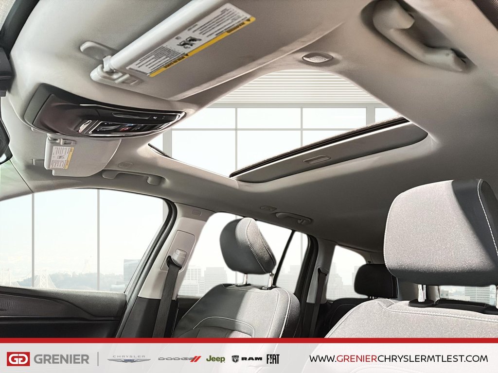 2023 Jeep Grand Cherokee LAREDO + 4X4 + TOIT OUVRANT in Pointe-Aux-Trembles, Quebec - 13 - w1024h768px