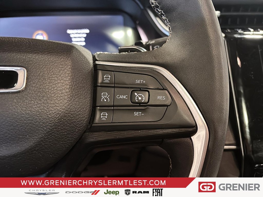 2023 Jeep Grand Cherokee LAREDO + 4X4 + TOIT OUVRANT in Pointe-Aux-Trembles, Quebec - 10 - w1024h768px