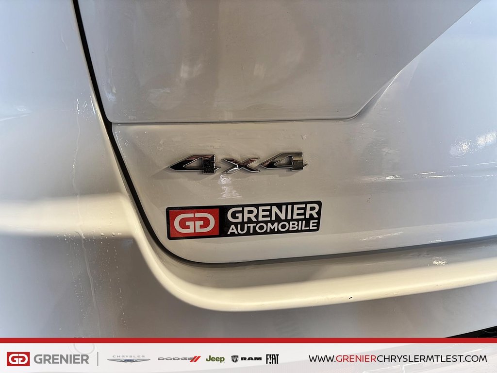 2023 Jeep Grand Cherokee LAREDO + 4X4 + TOIT OUVRANT in Pointe-Aux-Trembles, Quebec - 4 - w1024h768px