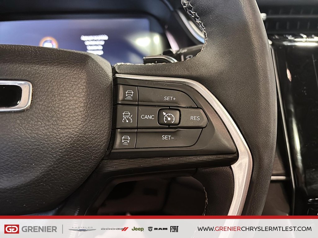 2023 Jeep Grand Cherokee LAREDO + 4X4 + TOIT OUVRANT in Pointe-Aux-Trembles, Quebec - 10 - w1024h768px