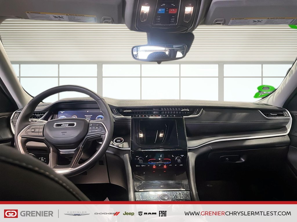 2023 Jeep Grand Cherokee LAREDO + 4X4 + TOIT OUVRANT in Pointe-Aux-Trembles, Quebec - 8 - w1024h768px