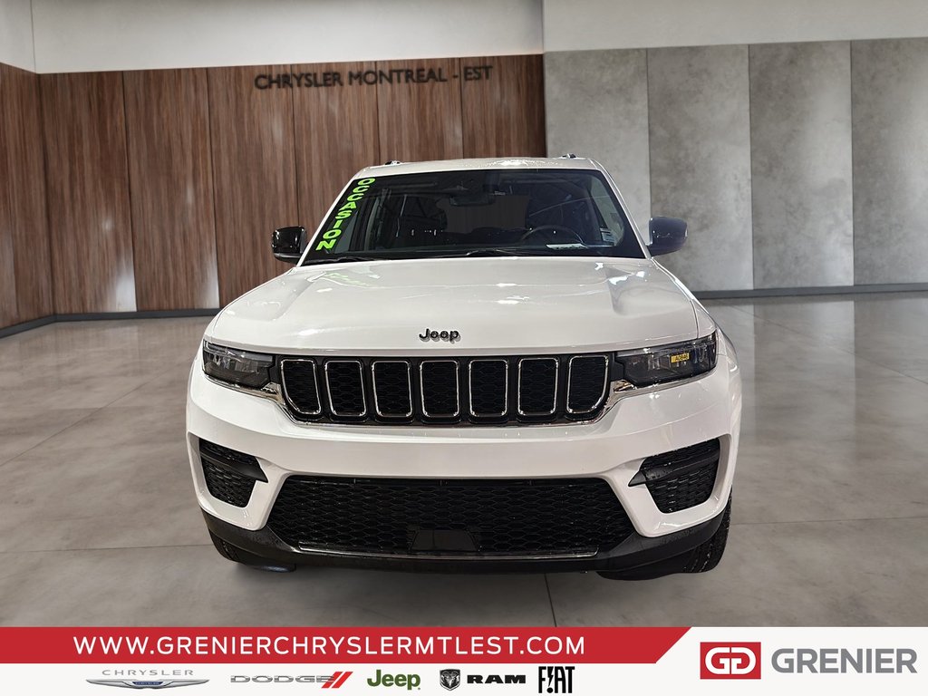 2023 Jeep Grand Cherokee LAREDO + 4X4 + TOIT OUVRANT in Pointe-Aux-Trembles, Quebec - 2 - w1024h768px