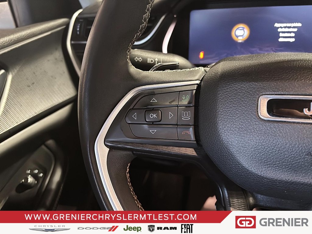 2023 Jeep Grand Cherokee LAREDO + 4X4 + TOIT OUVRANT in Pointe-Aux-Trembles, Quebec - 11 - w1024h768px
