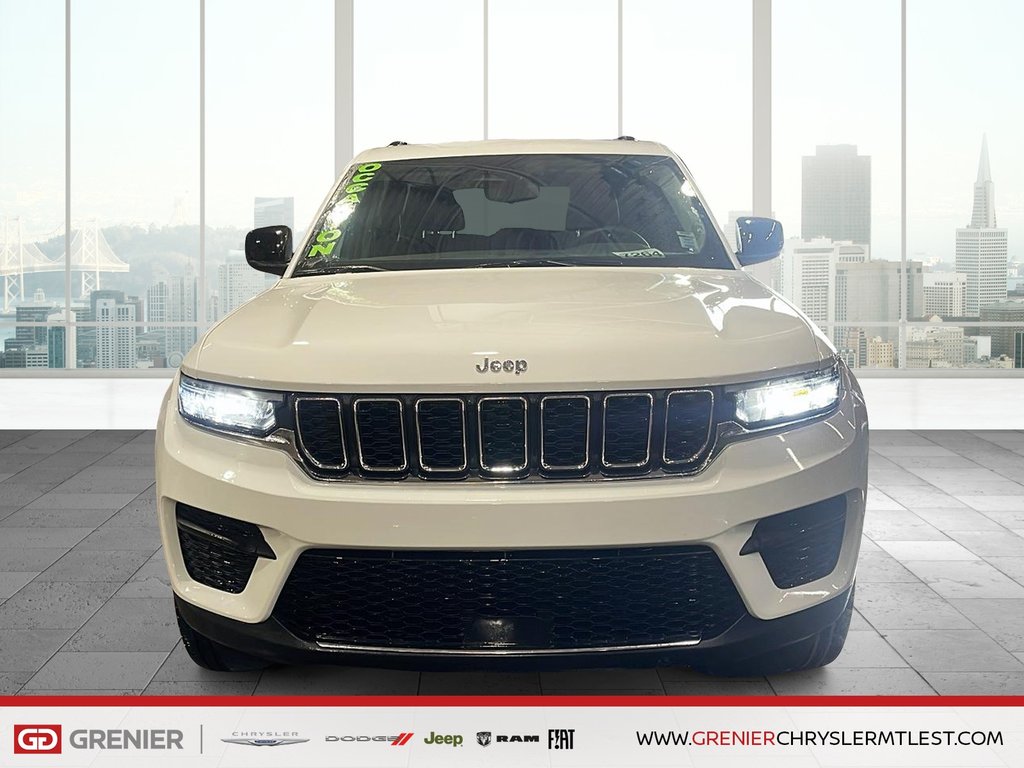 2023 Jeep Grand Cherokee LAREDO + 4X4 + TOIT OUVRANT in Pointe-Aux-Trembles, Quebec - 2 - w1024h768px