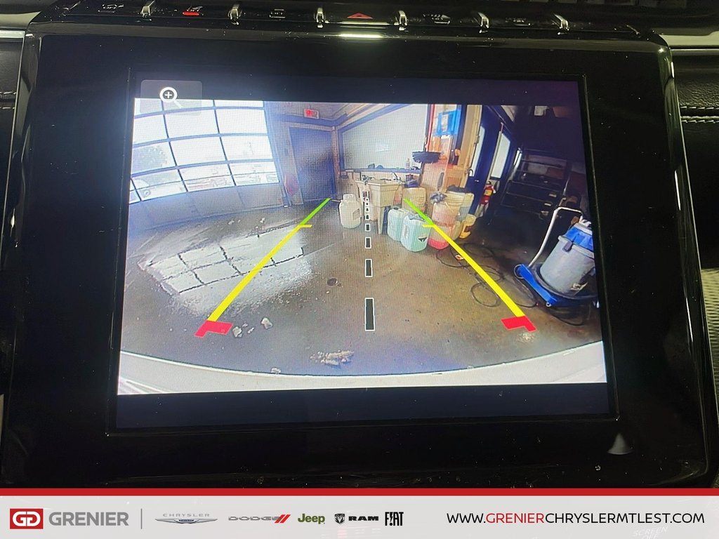 2023 Jeep Grand Cherokee LAREDO + 4X4 + TOIT OUVRANT in Pointe-Aux-Trembles, Quebec - 14 - w1024h768px