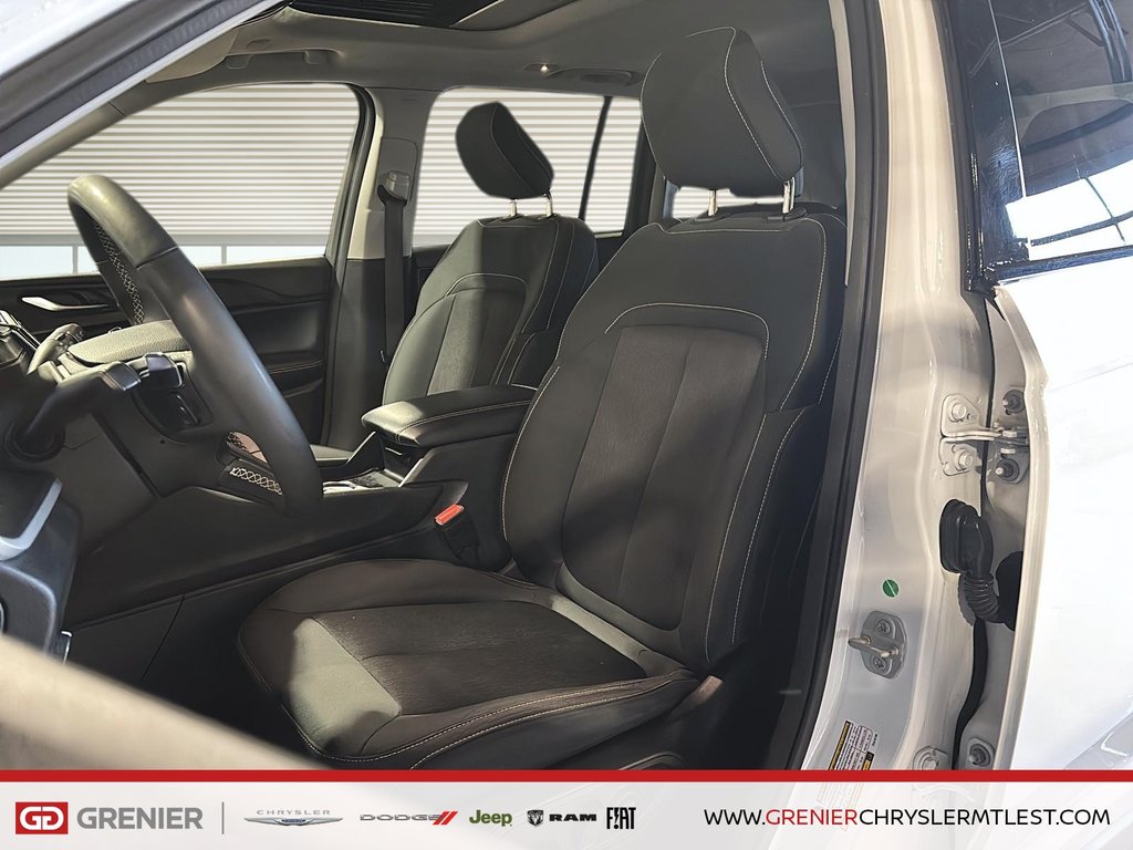 2023 Jeep Grand Cherokee LAREDO + 4X4 + TOIT OUVRANT in Pointe-Aux-Trembles, Quebec - 7 - w1024h768px