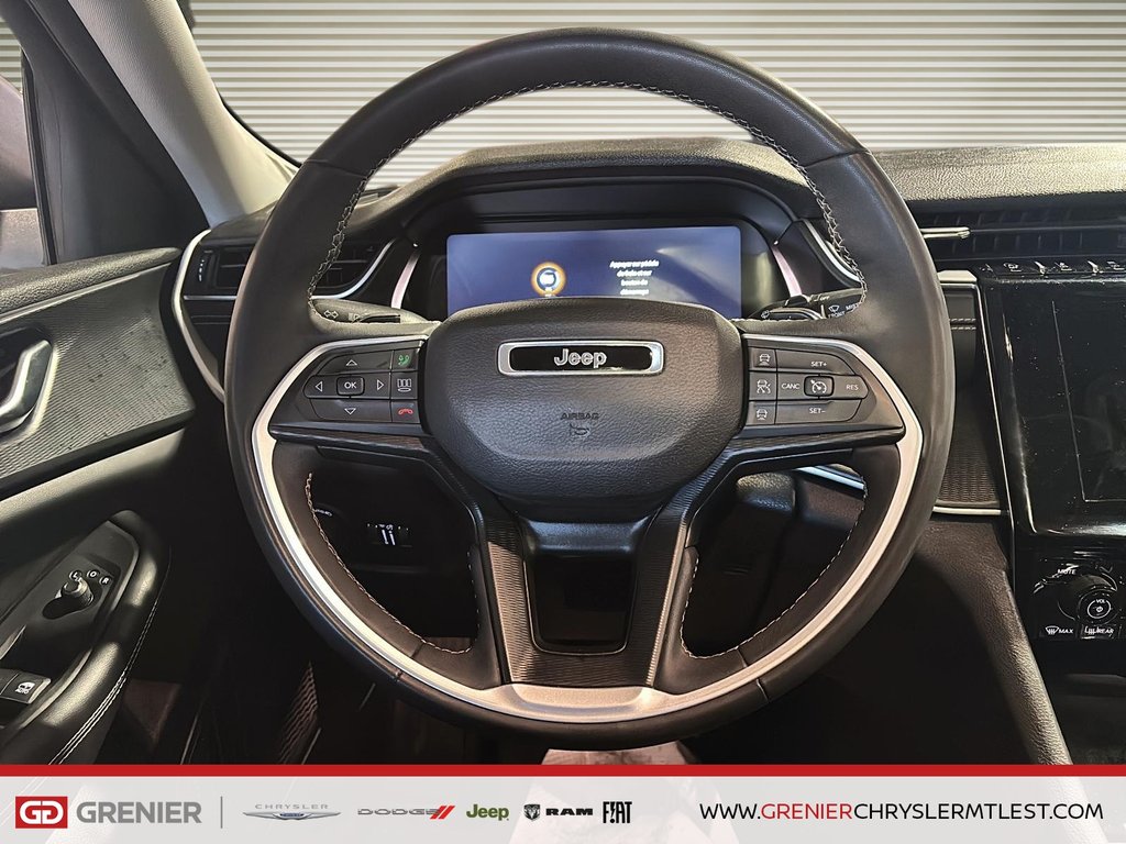 2023 Jeep Grand Cherokee LAREDO + 4X4 + TOIT OUVRANT in Pointe-Aux-Trembles, Quebec - 9 - w1024h768px