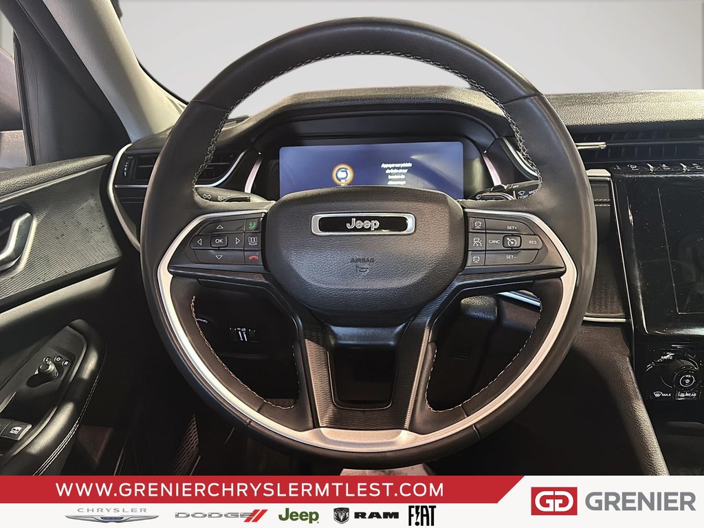 2023 Jeep Grand Cherokee LAREDO + 4X4 + TOIT OUVRANT in Pointe-Aux-Trembles, Quebec - 9 - w1024h768px