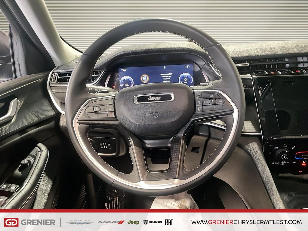 2023 Jeep Grand Cherokee LAREDO + 4X4 + TOIT OUVRANT in Pointe-Aux-Trembles, Quebec - 9 - w1024h768px