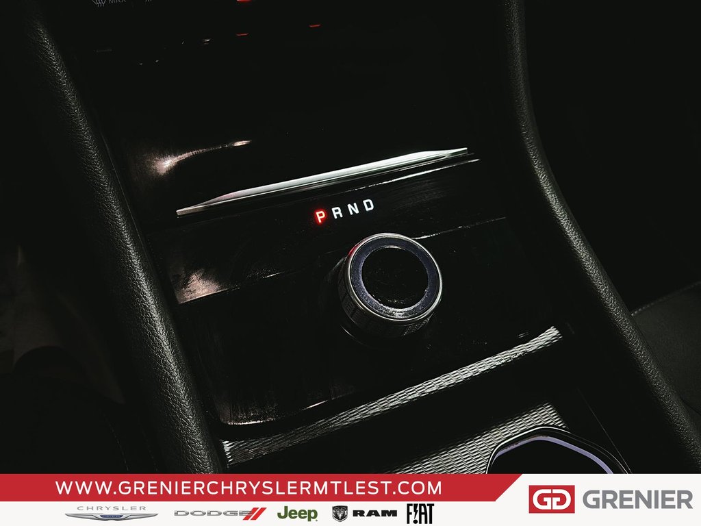 2023 Jeep Grand Cherokee LAREDO + 4X4 + TOIT OUVRANT in Pointe-Aux-Trembles, Quebec - 12 - w1024h768px
