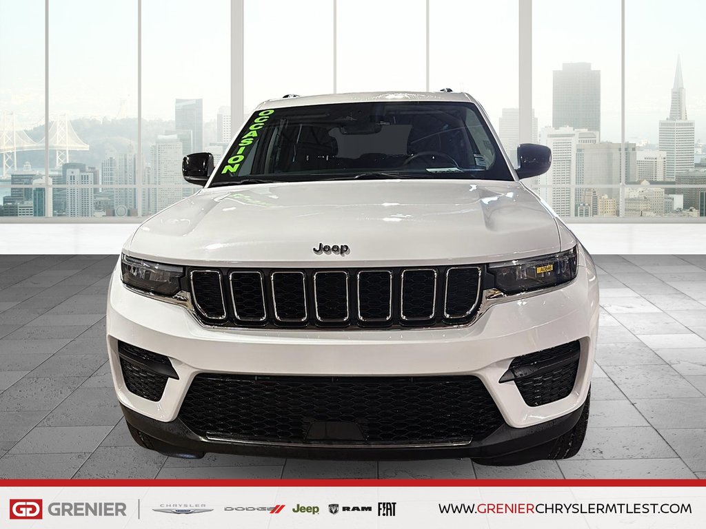 2023 Jeep Grand Cherokee LAREDO + 4X4 + TOIT OUVRANT in Pointe-Aux-Trembles, Quebec - 2 - w1024h768px