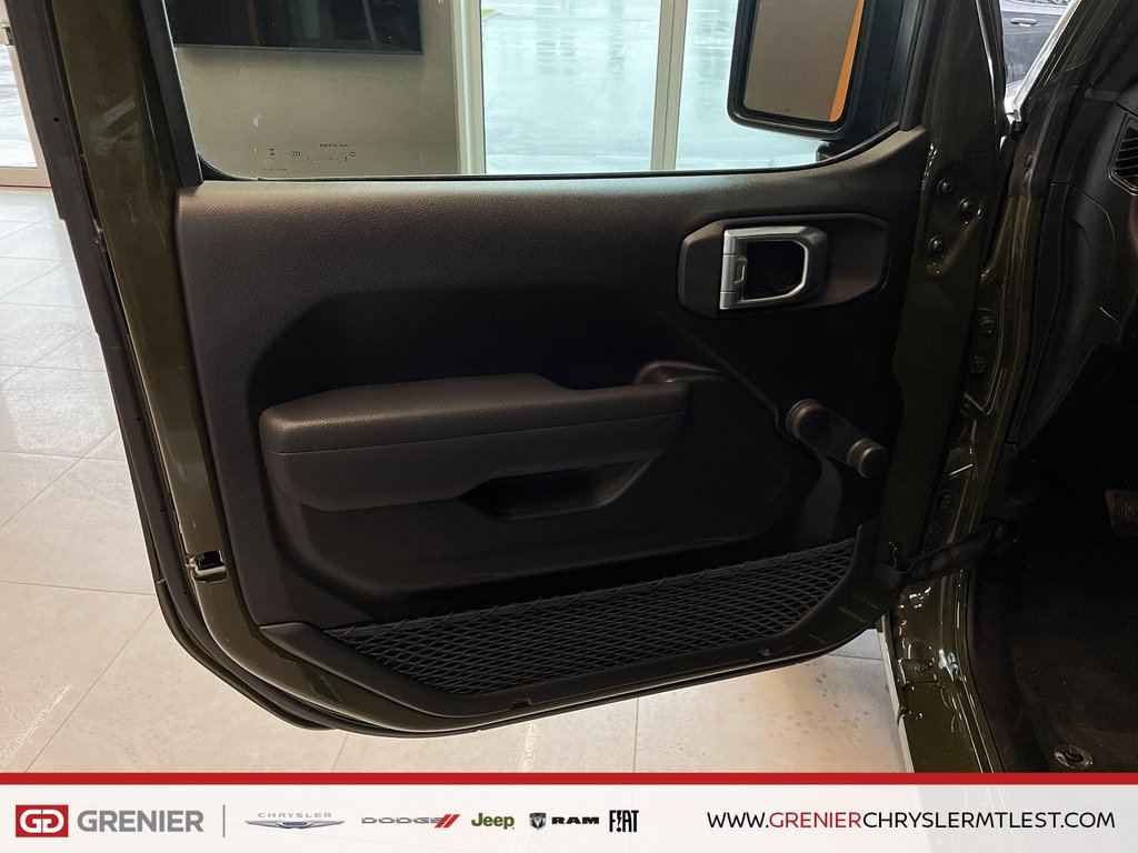 2024 Jeep WRANGLER 4-Door SPORT in Pointe-Aux-Trembles, Quebec - 10 - w1024h768px
