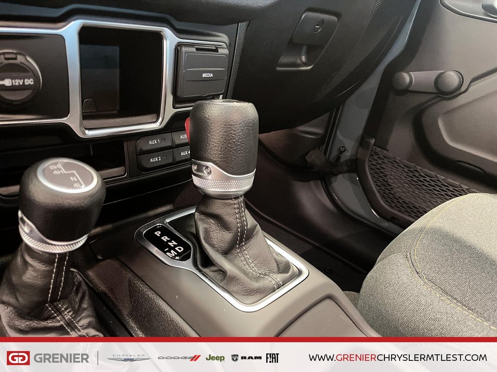 2024 Jeep WRANGLER 4-Door SPORT in Pointe-Aux-Trembles, Quebec - 13 - w1024h768px