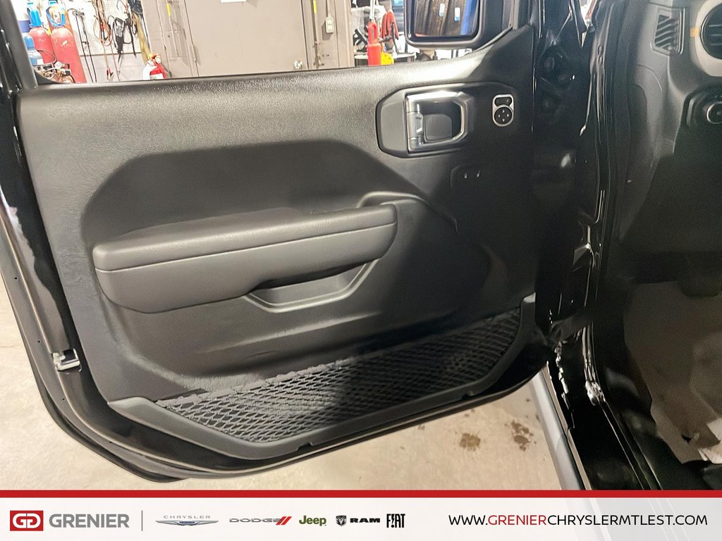Jeep WRANGLER 4-Door WILLYS 2025 à Pointe-Aux-Trembles, Québec - 10 - w1024h768px