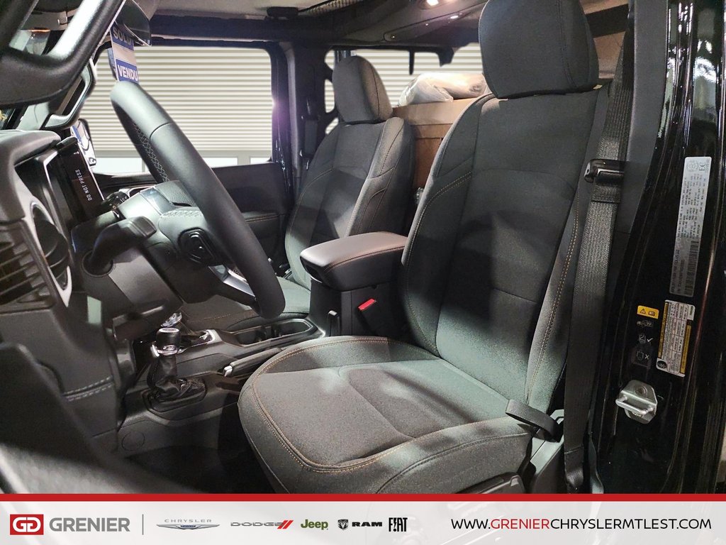 2026 Jeep Wrangler 4-Door SAHARA in Pointe-Aux-Trembles, Quebec - 6 - w1024h768px