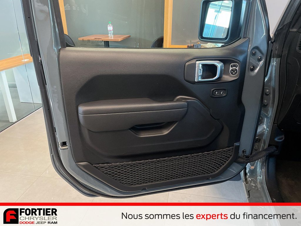 2024 Jeep Wrangler 4xe SPORT S in Pointe-Aux-Trembles, Quebec - 13 - w1024h768px