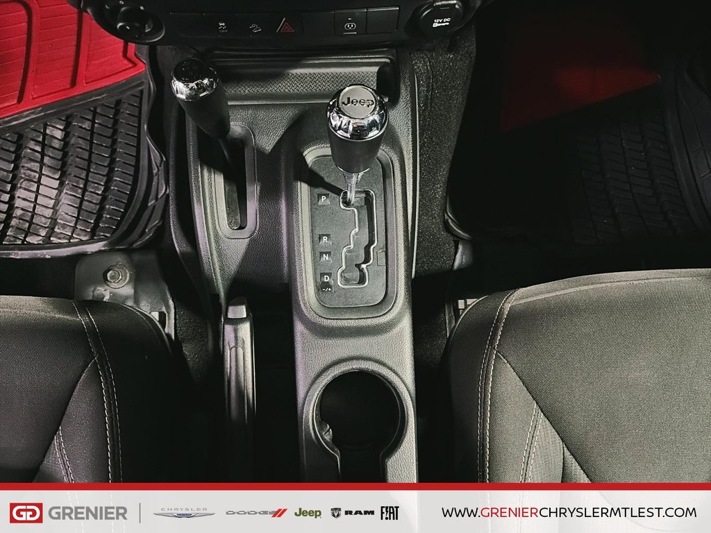 Jeep Wrangler UNLIMITED SAHARA + 4X4 + V6 3.6L 2017 à Pointe-Aux-Trembles, Québec - 15 - w1024h768px