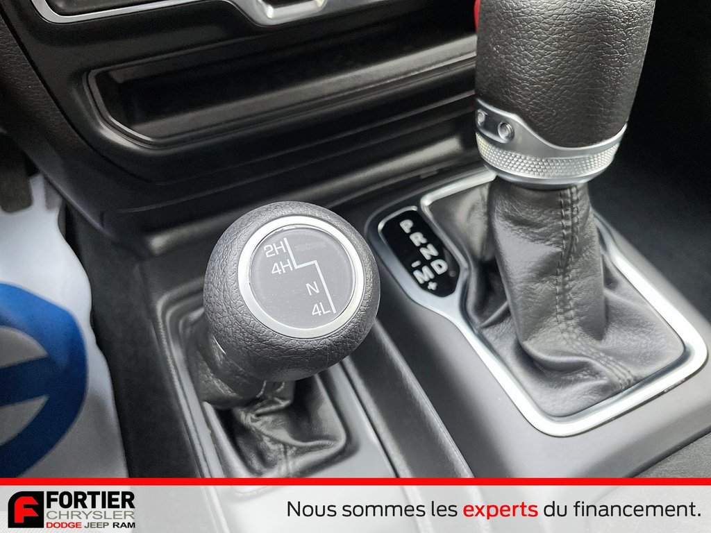 Jeep Wrangler UNLIMITED SPORT S + ENS TEMPS FROID + CARPLAY 2023 à Pointe-Aux-Trembles, Québec - 4 - w1024h768px