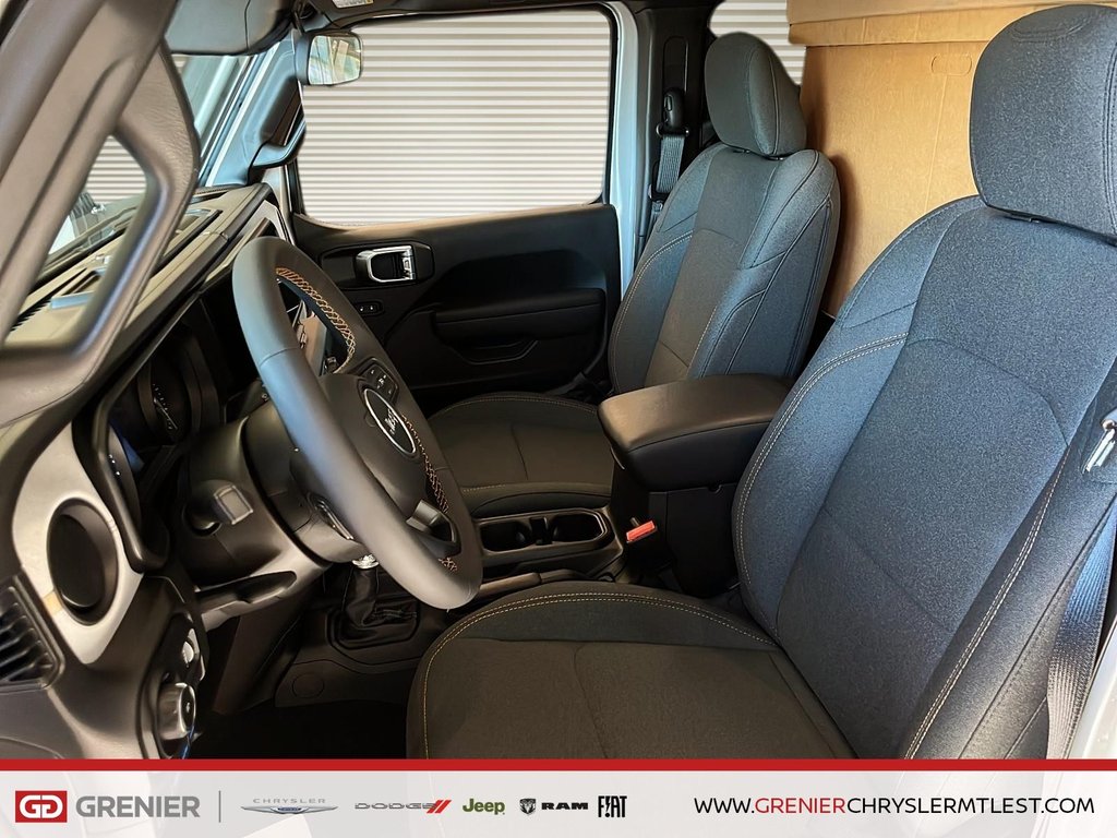 Jeep WRANGLER 4P WILLYS 4XE + HYBRIDE + 4X4 2024 à Pointe-Aux-Trembles, Québec - 8 - w1024h768px