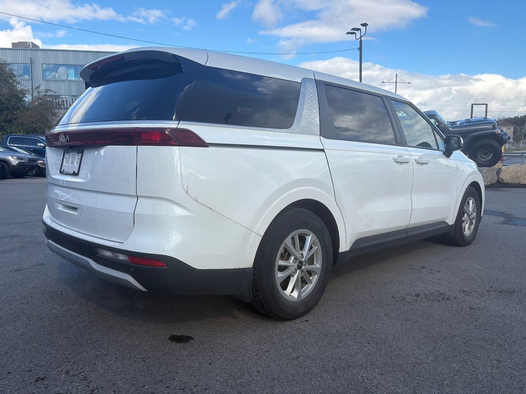 2023 Kia Carnival LX in Pointe-Aux-Trembles, Quebec - 2 - w1024h768px