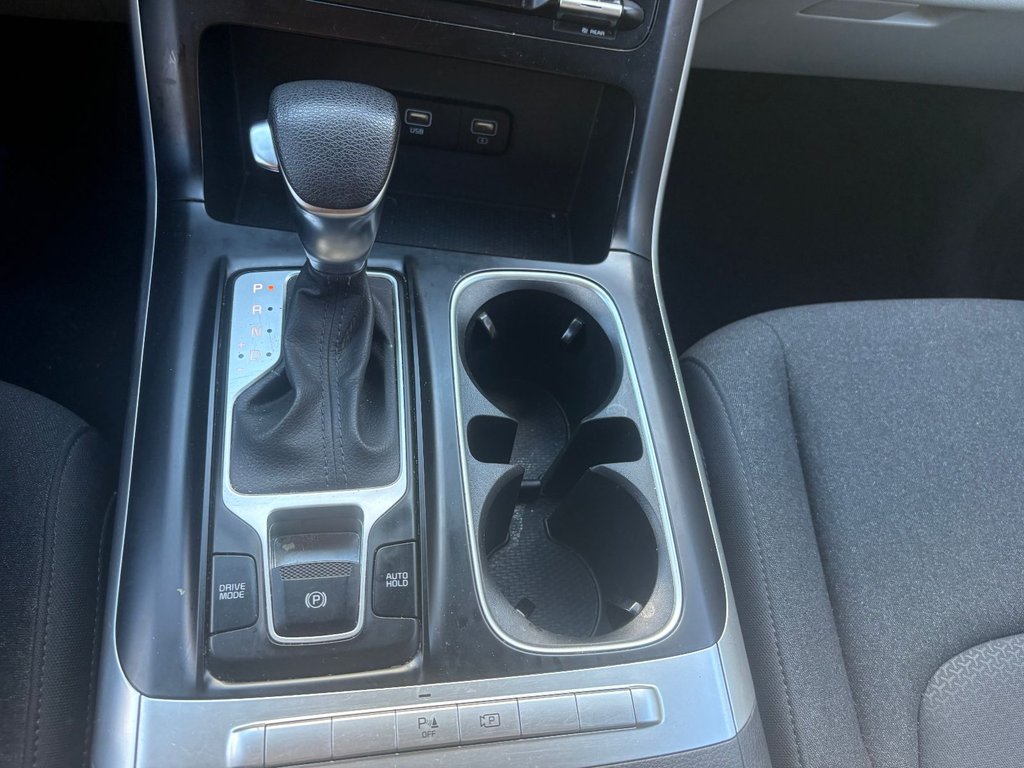 2023 Kia Carnival LX in Pointe-Aux-Trembles, Quebec - 13 - w1024h768px