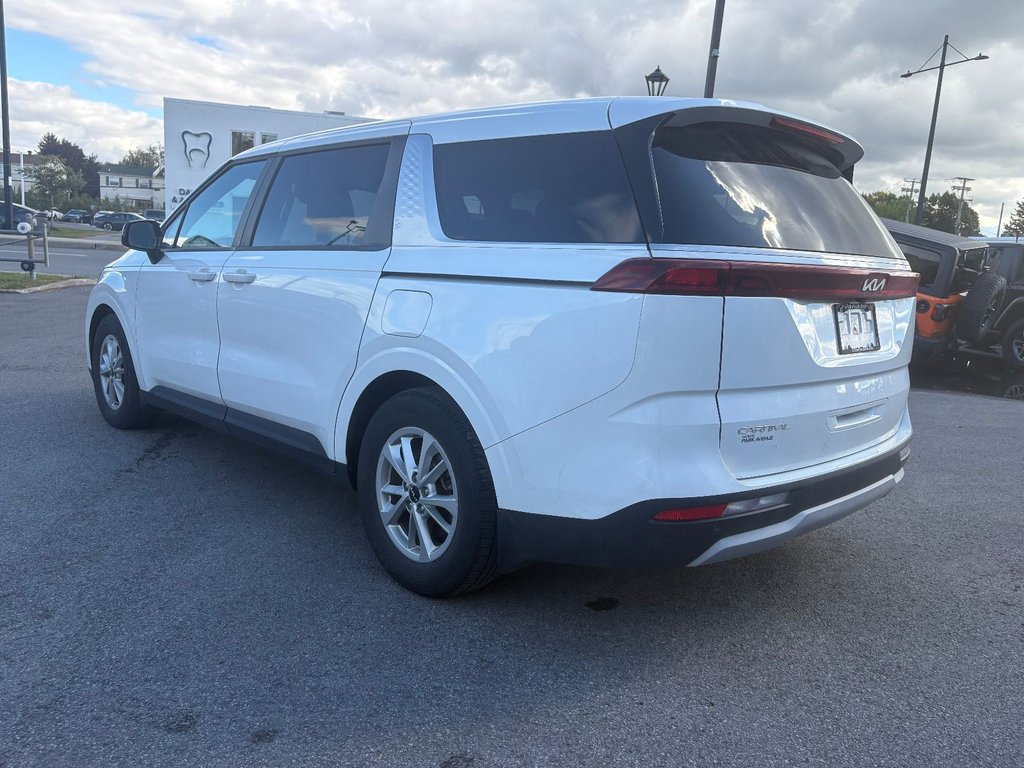 2023 Kia Carnival LX in Pointe-Aux-Trembles, Quebec - 6 - w1024h768px
