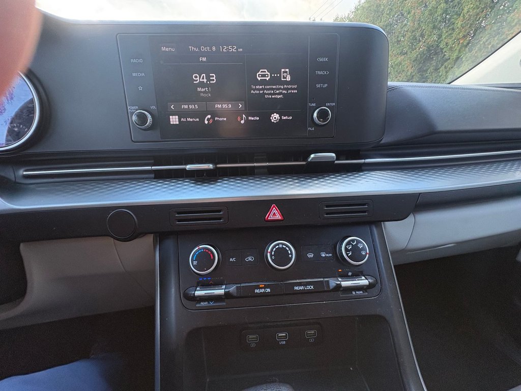 2023 Kia Carnival LX in Pointe-Aux-Trembles, Quebec - 12 - w1024h768px